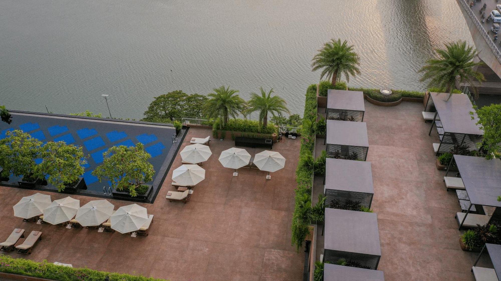 Sun & Moon, Riverside Hotel Phnompenh Exteriér fotografie