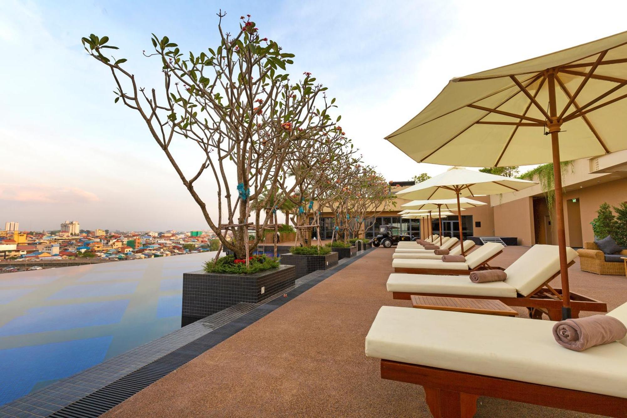 Sun & Moon, Riverside Hotel Phnompenh Exteriér fotografie