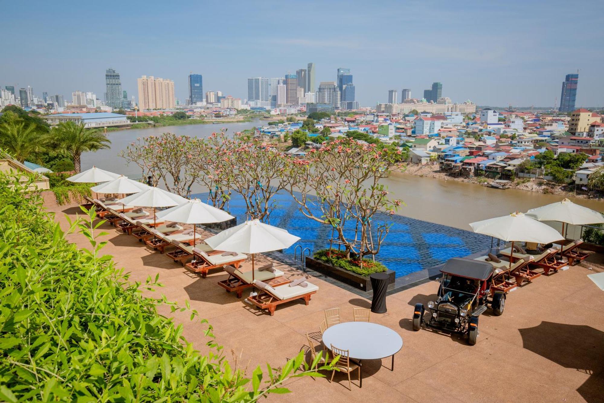 Sun & Moon, Riverside Hotel Phnompenh Exteriér fotografie