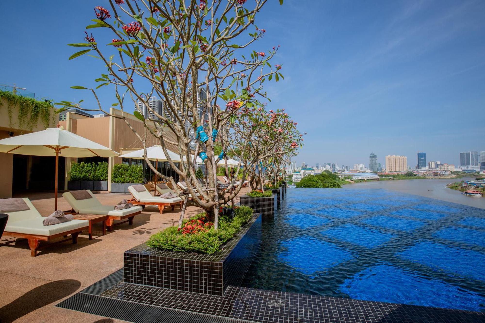 Sun & Moon, Riverside Hotel Phnompenh Exteriér fotografie
