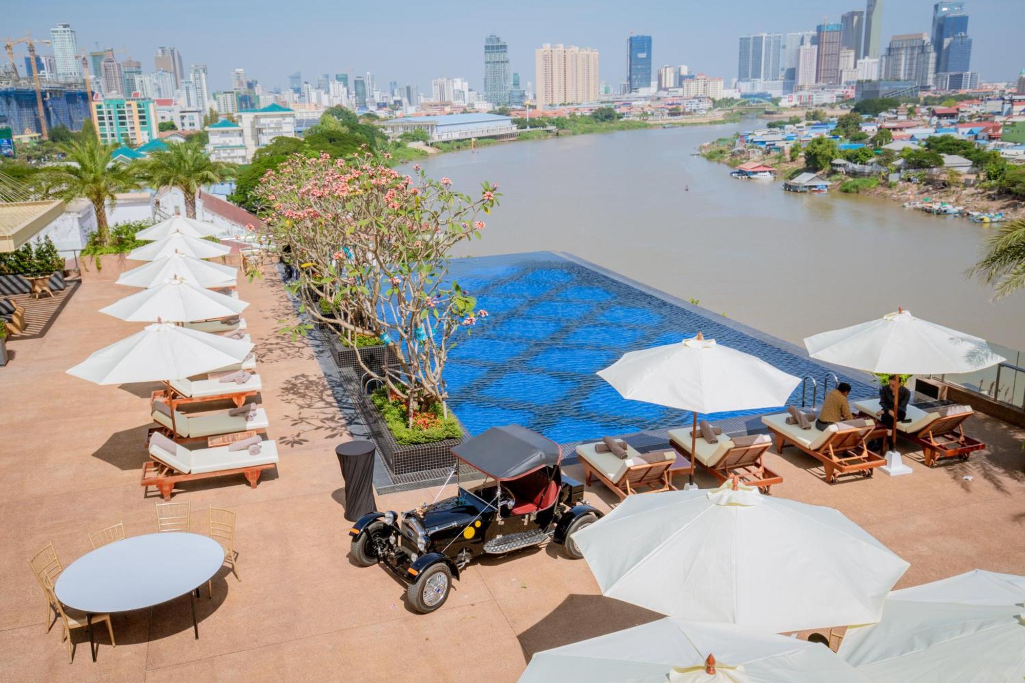 Sun & Moon, Riverside Hotel Phnompenh Exteriér fotografie